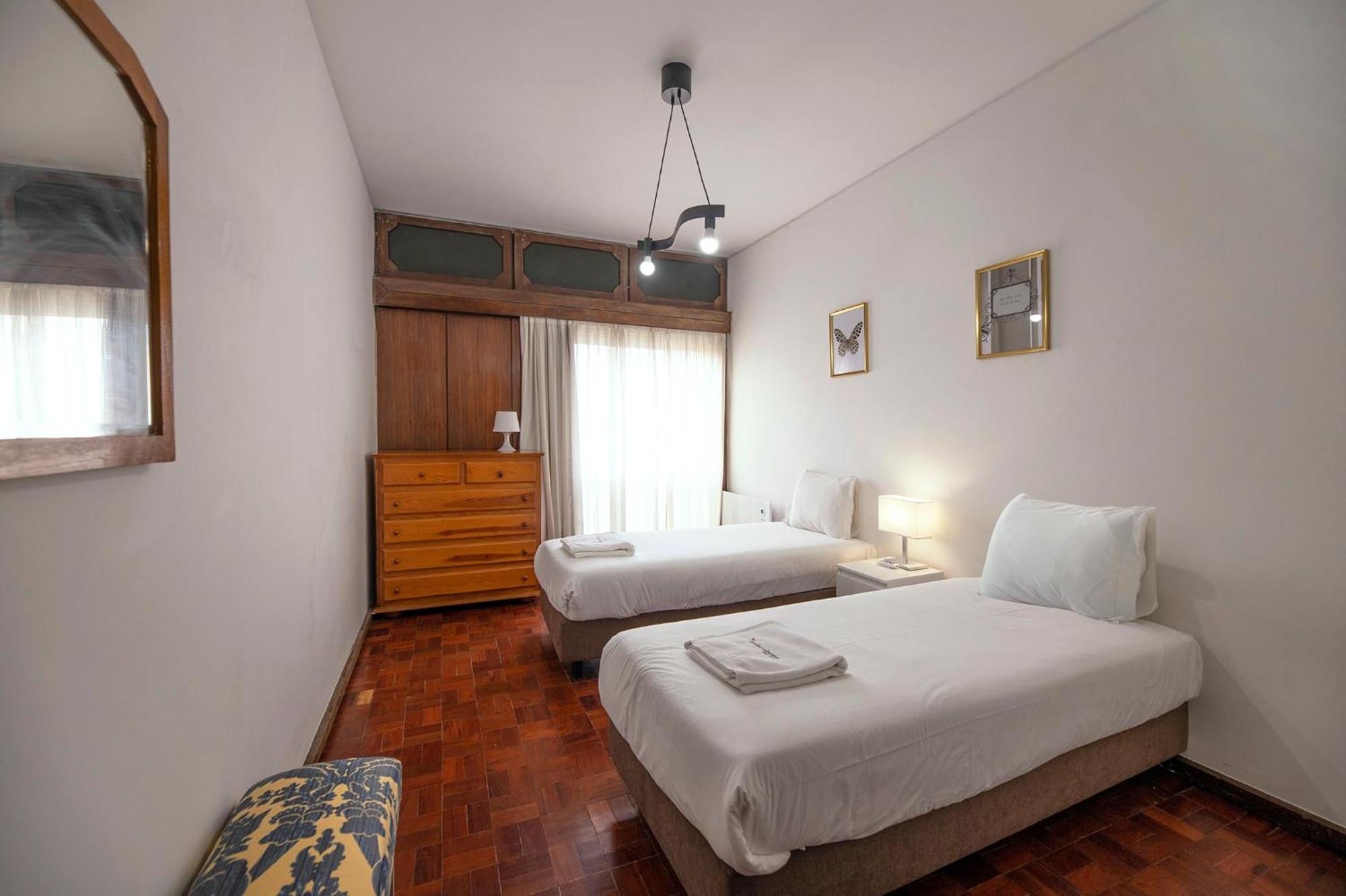 Flh Porto Spacious Apartment With Balcony Buitenkant foto