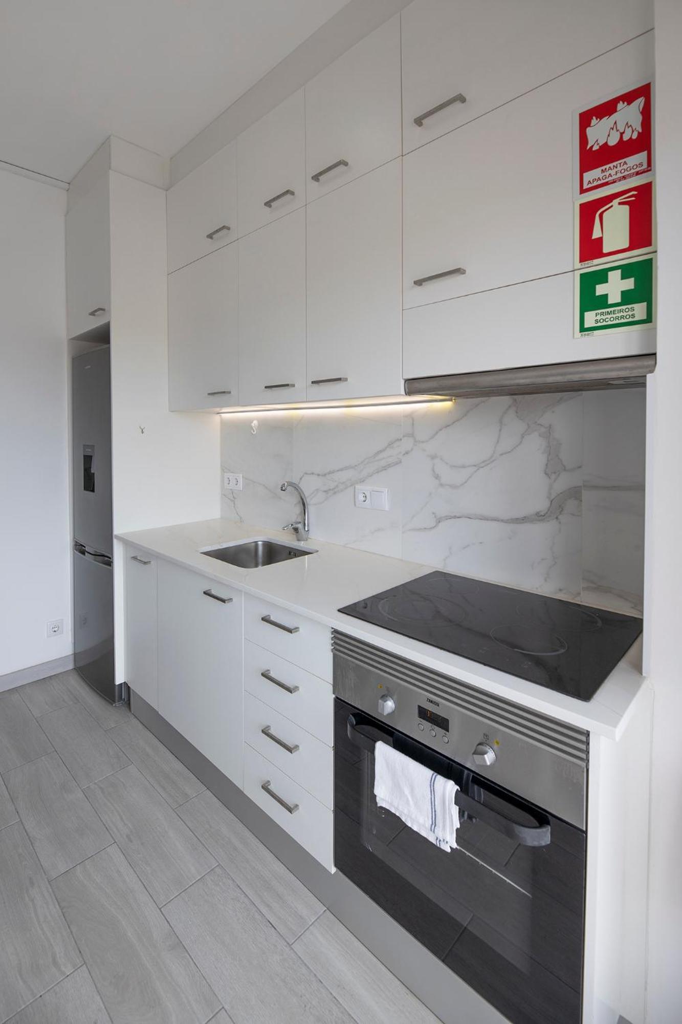 Flh Porto Spacious Apartment With Balcony Buitenkant foto